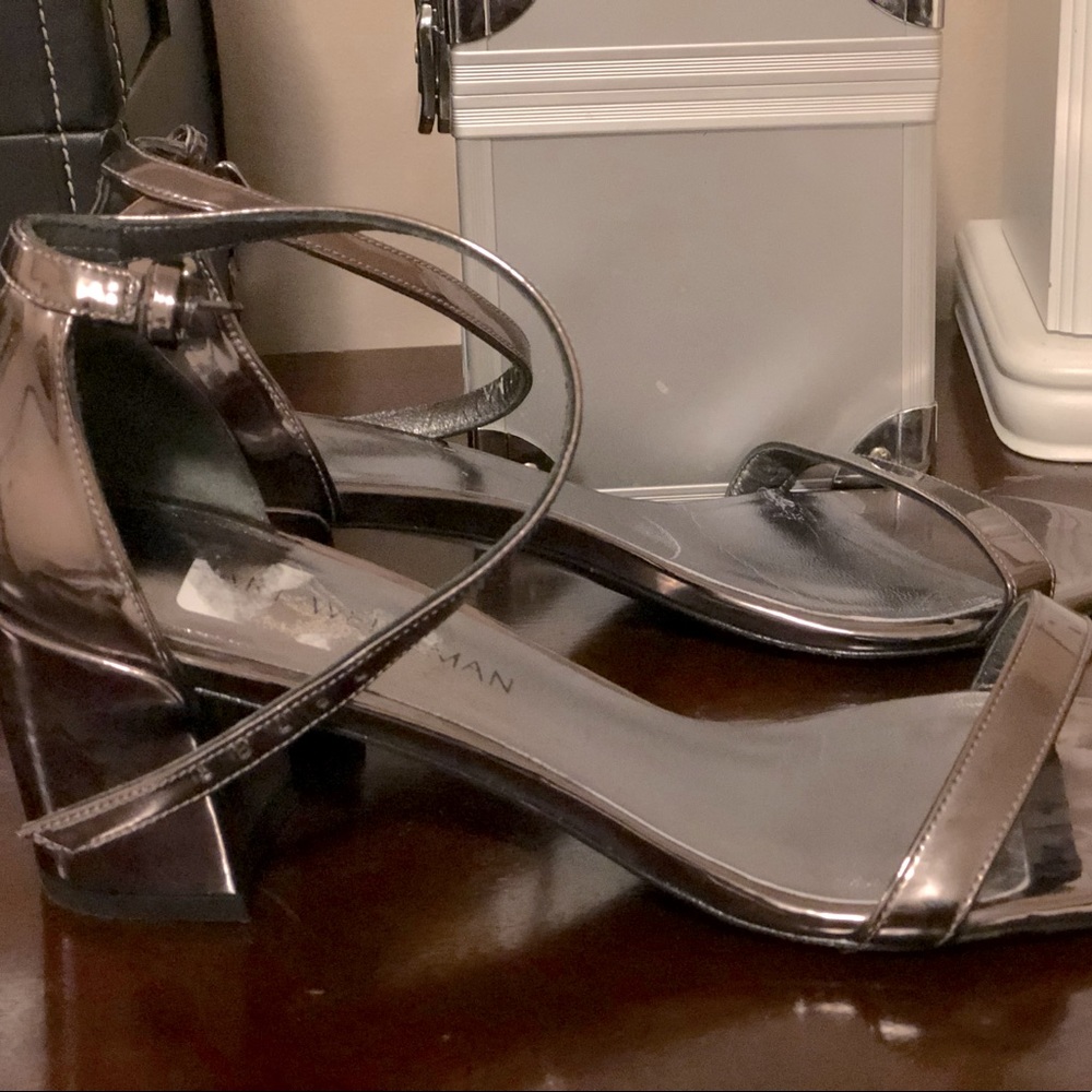 Stuart Weizmann gray shiny sandals